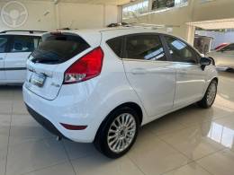 FORD - FIESTA 1.6 TITANIUM HATCH 16V FLEX 4P AUTOMÁTICO - 2014/2015 - BRANCA - R$ 54.900,00