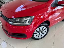 VOLKSWAGEN - FOX 1.0 MI TRENDLINE 8V FLEX 4P MANUAL - 2014/2015 - VERMELHA - R$ 45.900,00