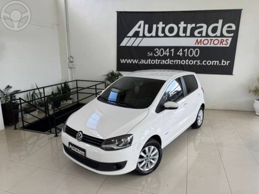 VOLKSWAGEN - FOX 1.0 MI 8V FLEX 4P MANUAL - 2013/2014 - BRANCA - R$ 42.900,00