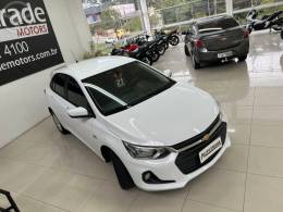 CHEVROLET - ONIX 1.0 LT 12V FLEX 4P MANUAL - 2021/2021 - BRANCA - R$ 69.900,00