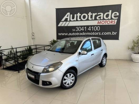 RENAULT - SANDERO 1.0 EXPRESSION 16V FLEX 4P MANUAL - 2013/2014 - PRATA - R$ 32.900,00