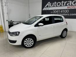 VOLKSWAGEN - FOX 1.6 MI 8V FLEX 4P MANUAL - 2013/2014 - BRANCA - R$ 43.900,00