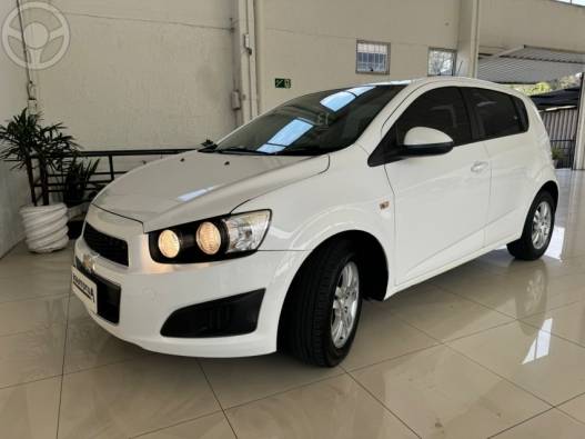 CHEVROLET - SONIC 1.6 LT 16V FLEX 4P MANUAL - 2013/2013 - BRANCA - R$ 38.900,00