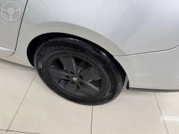 RENAULT - FLUENCE 2.0 DYNAMIQUE 16V FLEX 4P AUTOMÁTICO - 2013/2014 - PRATA - R$ 36.900,00