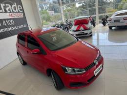 VOLKSWAGEN - FOX 1.0 MI TRENDLINE 8V FLEX 4P MANUAL - 2014/2015 - VERMELHA - R$ 45.900,00