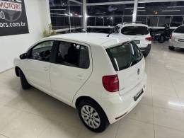 VOLKSWAGEN - FOX 1.6 MI 8V FLEX 4P MANUAL - 2013/2014 - BRANCA - R$ 43.900,00