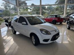 FORD - KA 1.0 MPI 8V FLEX 2P MANUAL - 2013/2013 - BRANCA - R$ 29.900,00