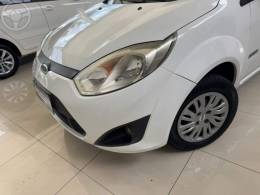 FORD - FIESTA 1.6 MPI CLASS HATCH 8V FLEX 4P MANUAL - 2012/2013 - BRANCA - R$ 34.900,00