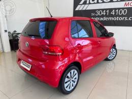 VOLKSWAGEN - FOX 1.0 MI TRENDLINE 8V FLEX 4P MANUAL - 2014/2015 - VERMELHA - R$ 45.900,00