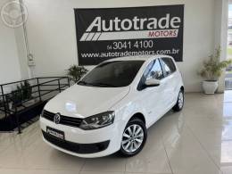 VOLKSWAGEN - FOX 1.0 MI 8V FLEX 4P MANUAL - 2013/2014 - BRANCA - R$ 42.900,00