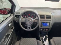 VOLKSWAGEN - FOX 1.0 MI TRENDLINE 8V FLEX 4P MANUAL - 2014/2015 - VERMELHA - R$ 45.900,00