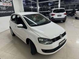 VOLKSWAGEN - FOX 1.6 MI 8V FLEX 4P MANUAL - 2013/2014 - BRANCA - R$ 43.900,00