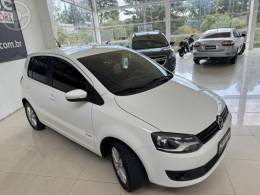 VOLKSWAGEN - FOX 1.0 MI 8V FLEX 4P MANUAL - 2013/2014 - BRANCA - R$ 42.900,00