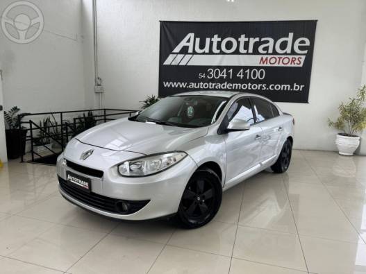 RENAULT - FLUENCE 2.0 DYNAMIQUE 16V FLEX 4P AUTOMÁTICO - 2013/2014 - PRATA - R$ 36.900,00