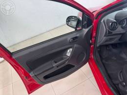 FORD - FIESTA 1.0 ROCAM 8V FLEX 4P MANUAL - 2012/2012 - VERMELHA - R$ 29.900,00