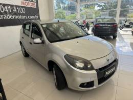 RENAULT - SANDERO 1.0 EXPRESSION 16V FLEX 4P MANUAL - 2013/2014 - PRATA - R$ 32.900,00