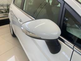 FORD - FIESTA 1.6 TITANIUM HATCH 16V FLEX 4P AUTOMÁTICO - 2014/2015 - BRANCA - R$ 54.900,00