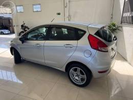 FORD - FIESTA 1.6 SE HATCH 16V FLEX 4P MANUAL - 2016/2017 - PRATA - R$ 52.900,00