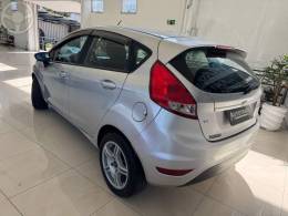 FORD - FIESTA 1.6 SE HATCH 16V FLEX 4P MANUAL - 2016/2017 - PRATA - R$ 52.900,00