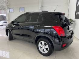 CHEVROLET - TRACKER 1.4 16V TURBO FLEX LT AUTOMÁTICO - 2017/2018 - PRETA - R$ 84.900,00