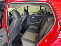 VOLKSWAGEN - FOX 1.0 MI TRENDLINE 8V FLEX 4P MANUAL - 2014/2015 - VERMELHA - R$ 45.900,00