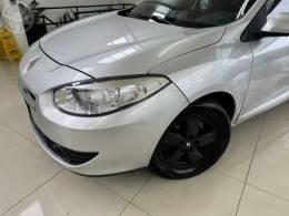 RENAULT - FLUENCE 2.0 DYNAMIQUE 16V FLEX 4P AUTOMÁTICO - 2013/2014 - PRATA - R$ 36.900,00