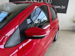 VOLKSWAGEN - FOX 1.0 MI TRENDLINE 8V FLEX 4P MANUAL - 2014/2015 - VERMELHA - R$ 45.900,00