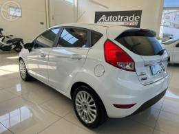 FORD - FIESTA 1.6 TITANIUM HATCH 16V FLEX 4P AUTOMÁTICO - 2014/2015 - BRANCA - R$ 54.900,00