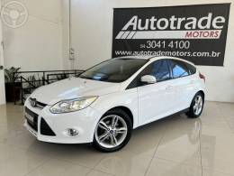 FORD - FOCUS 2.0 SE PLUS 16V FLEX 4P AUTOMÁTICO - 2014/2015 - BRANCA - R$ 55.900,00