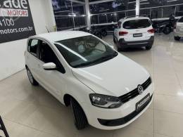 VOLKSWAGEN - FOX 1.6 MI 8V FLEX 4P MANUAL - 2013/2014 - BRANCA - R$ 43.900,00