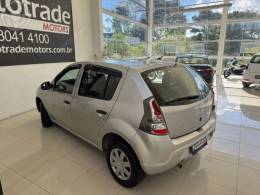 RENAULT - SANDERO 1.0 EXPRESSION 16V FLEX 4P MANUAL - 2013/2014 - PRATA - R$ 32.900,00