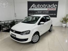 VOLKSWAGEN - FOX 1.6 MI 8V FLEX 4P MANUAL - 2013/2014 - BRANCA - R$ 43.900,00